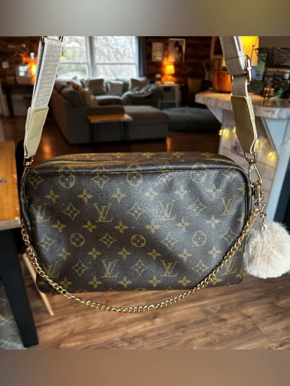 Louis Vuitton Monogram Trousse 28 Crossbody - Picture 2 of 10